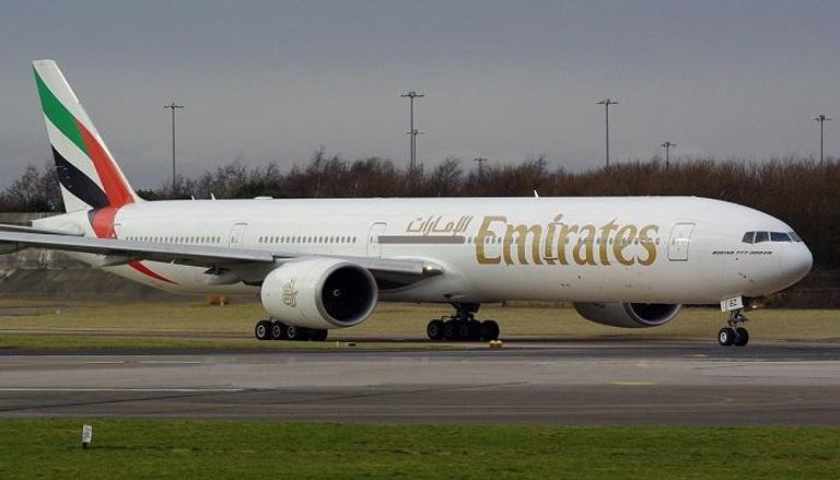 طائرة بوينج "777-300 إي آر" التابعة لـ"طيران الإمارات"