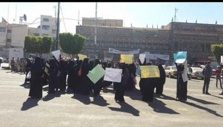 جانب من المظاهرة النسائية في صنعاء التي اعتدى عليها مسلحو الحوثي