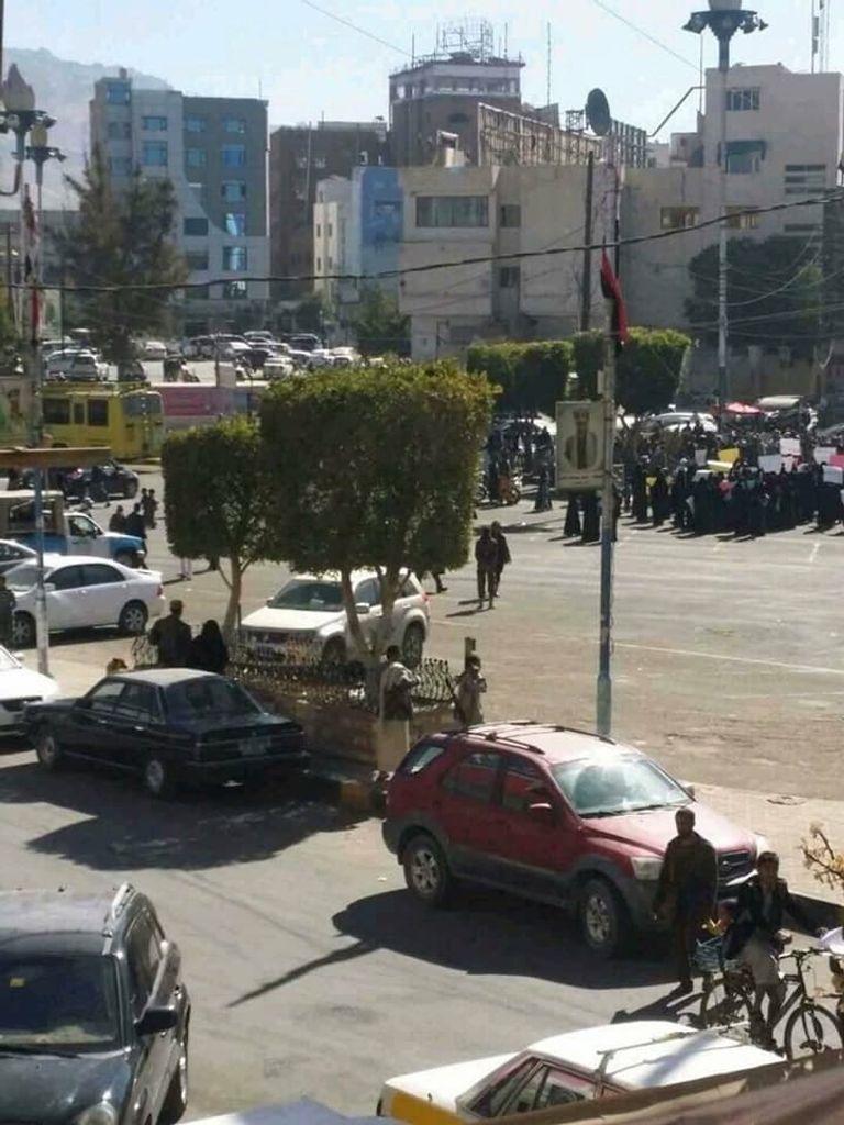 جانب من المظاهرة النسائية في صنعاء التي اعتدى عليها مسلحو الحوثي