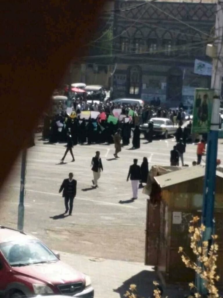 جانب من المظاهرة النسائية في صنعاء التي اعتدى عليها مسلحو الحوثي