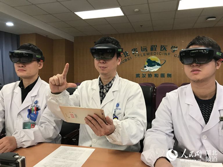 عملية جراحية على بعد آلاف الأميال باستخدام الواقع الافتراضي