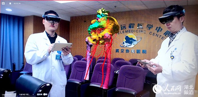 عملية جراحية على بعد آلاف الأميال باستخدام الواقع الافتراضي