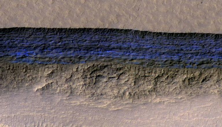 طبقات من الجليد على سطح المريخ