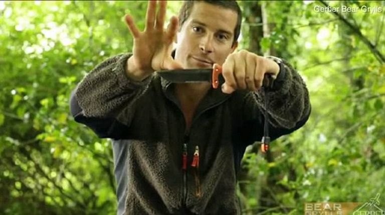 كثير من الأعمال الفنية تحولت إلى إلهام للإرهابيين عن قصد أو بدون قصد أحد عناصر داعش ممسكا سكين بير جريل