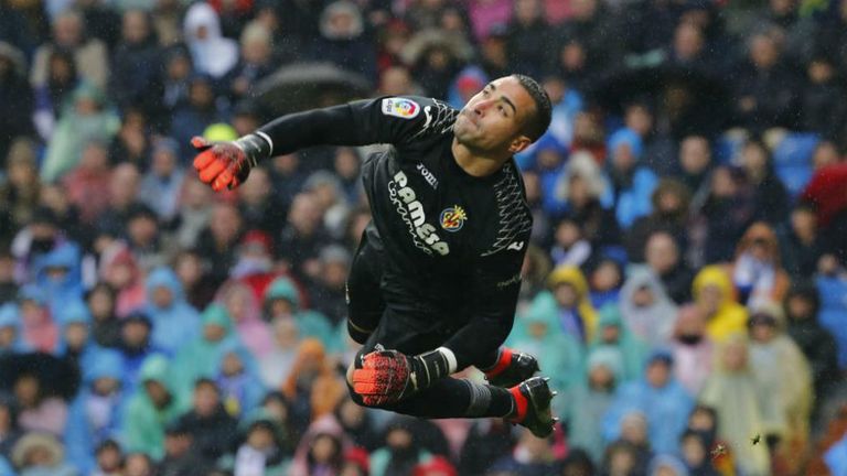 سيرخيو أسينخو خابيير كاييخا مدرب فياريال - صورة أرشيفية