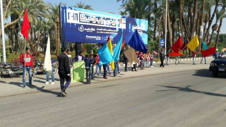 750 لافتة وجدارية بالأقصر المصرية استعداداً لماراثون زايد الخيري