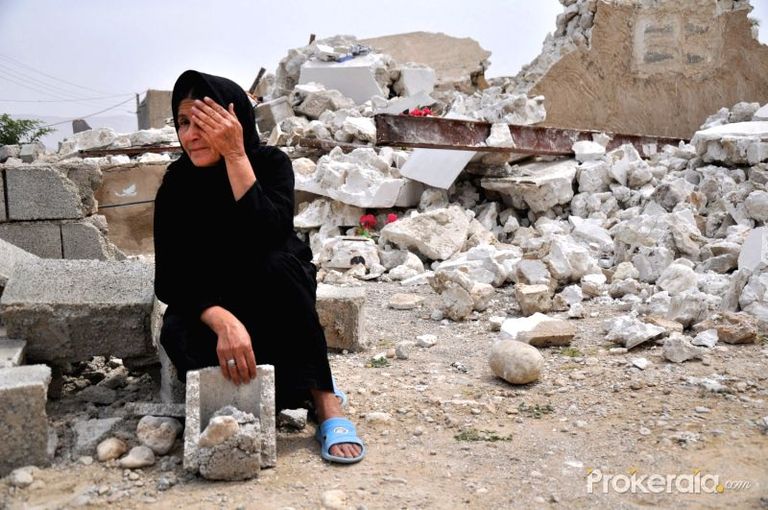 جانب من الدمار الذي خلفه زلزال إيران