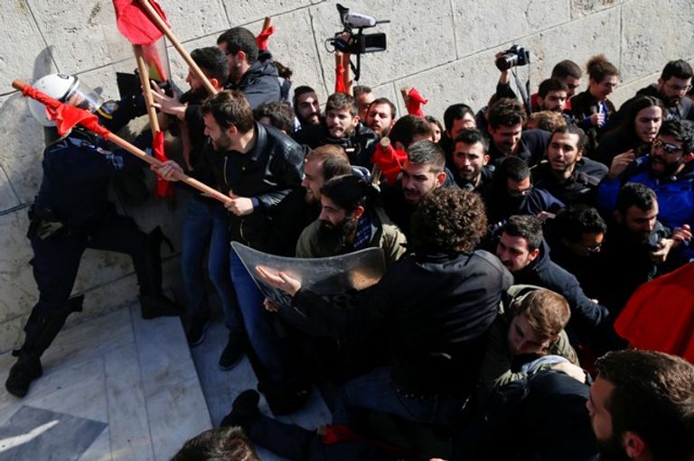 شلل بشوارع اليونان بسبب إضراب عمالي