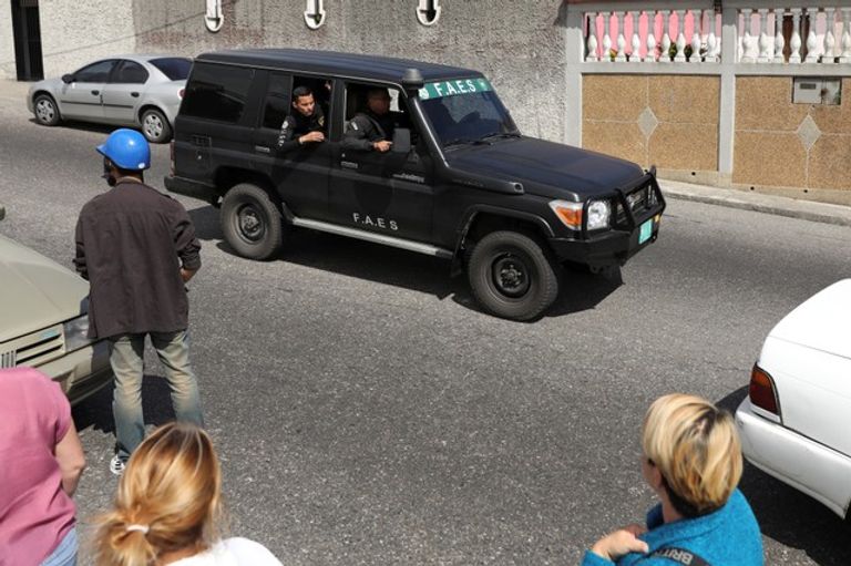 الشرطة الفنزويلية تطارد مجموعة يقودها أوسكار بيريز