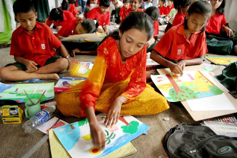 التحاق الأطفال بمدارس مختلفة عن ثقافاتهم يؤثر سلبياً عليهم