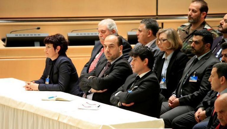 ناصر الحريري يتوسط وفد المعارضة في جنيف 4