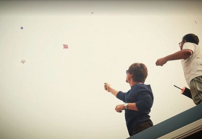 شاروخان يطلق طائرته الورقية  شاروخان في فيلمه الجديد "زيرو"