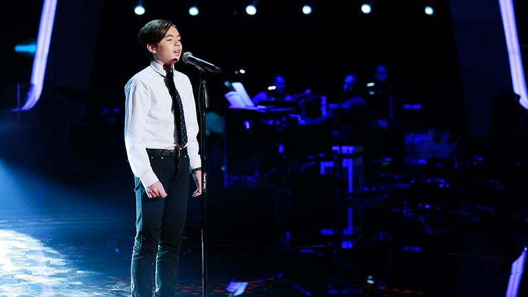 يمان قصار أحد أعضاء فريق كاظم الساهر كاظم الساهر يواصل حفلاته بجانب مشاركته في ذا فويس