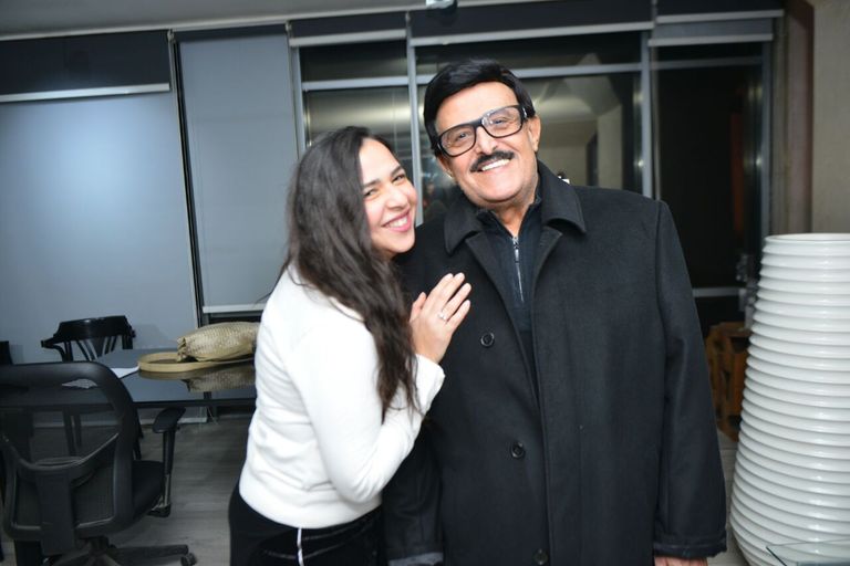 سمير غام وإيمي والرداد والسبكي خلال جلسات مسلسل "وزة وبطة"