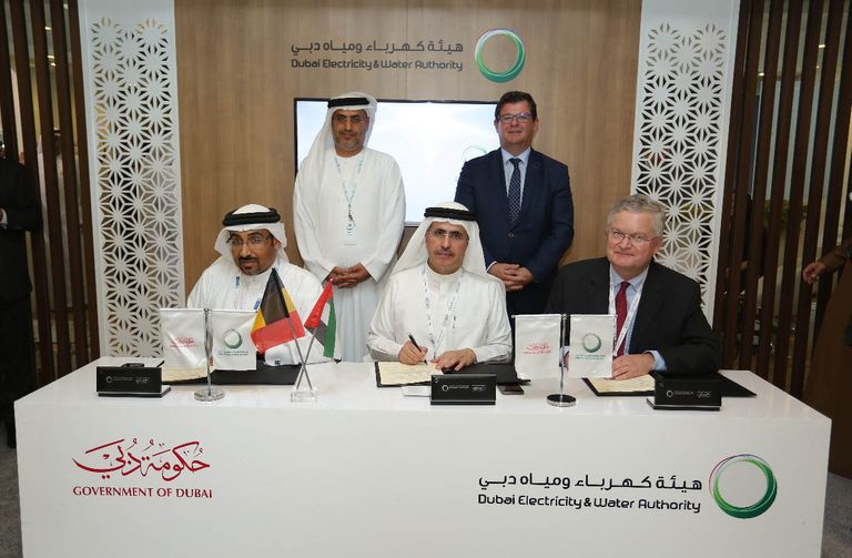 مراسم توقيع الاتفاقية لدراسة إنشاء الجزيرة