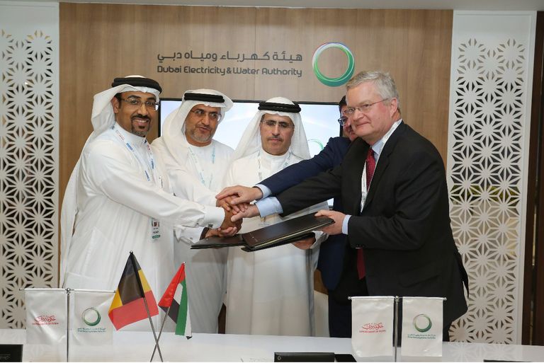 مراسم توقيع الاتفاقية لدراسة إنشاء الجزيرة