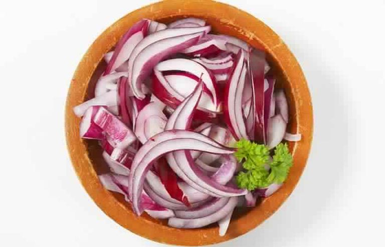 البصل مفيد في حالات البرد والإنفلونزا فوائد البصل للتخسيس