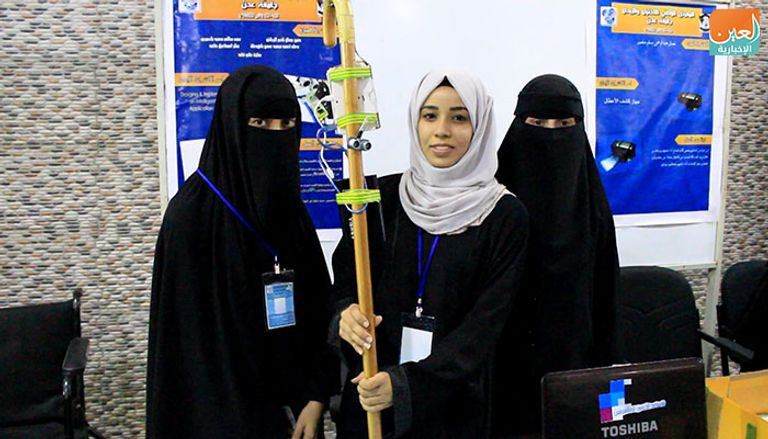 عصا إلكترونية لمساعدة المكفوفين