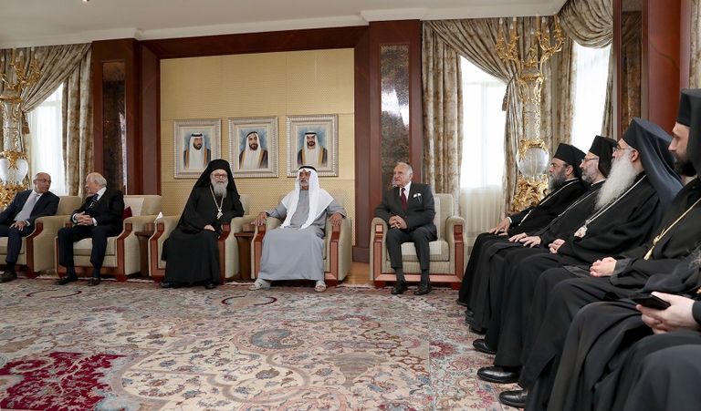 الشيخ نهيان بن مبارك آل نهيان والوفد الكنسي الشيخ نهيان بن مبارك آل نهيان