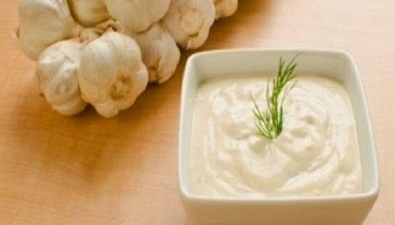 إعداد صلصة الثوم بطريقة سهلة صيادية السمك أشهر أطباق المأكولات البحرية