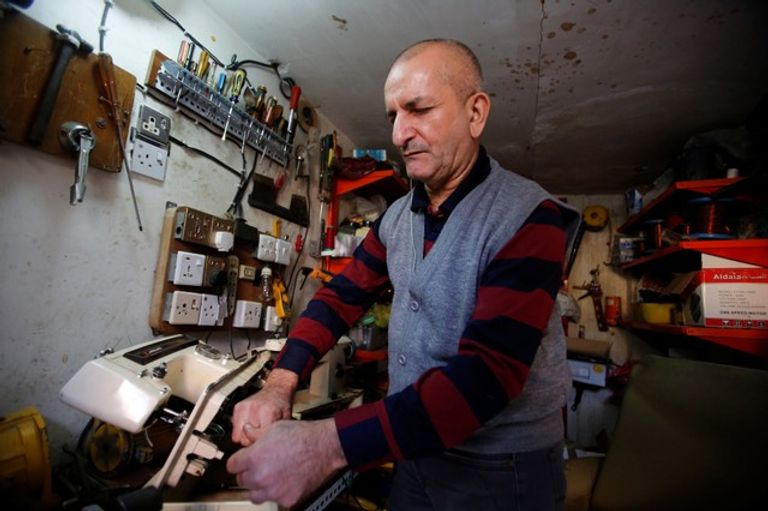 الكفيف العراقي مُنذر سعدون