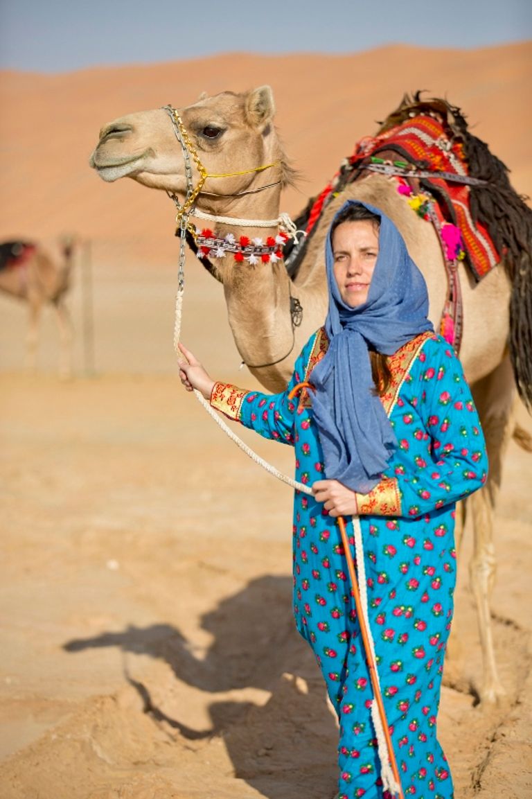 انطلاق رحلة الهجن من صحراء الربع الخالي