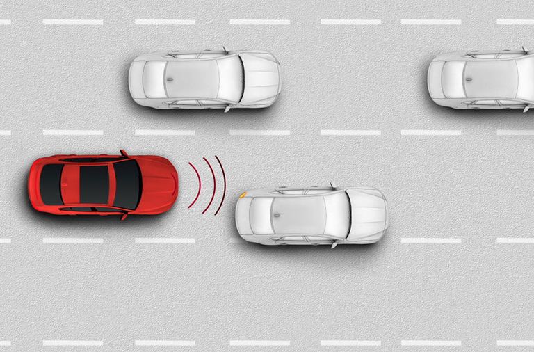 نظام الفرملة التلقائية في حالة الطوارئ في جاكوار XE جاكوار XE 2018