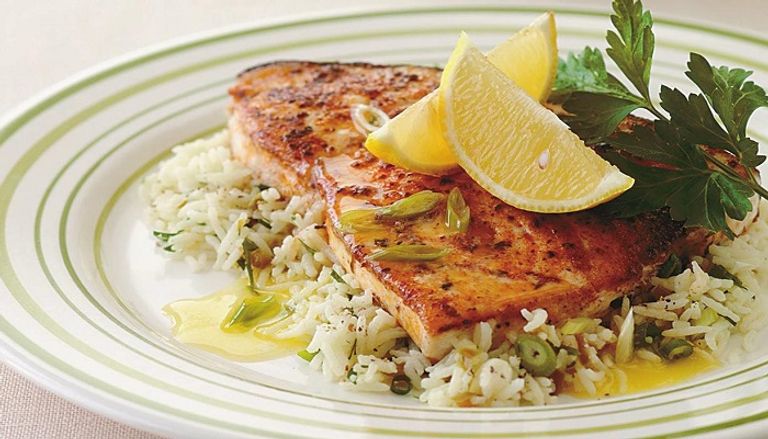 صيادية السمك في الفرن.. وجبة شهية وصحية متكاملة