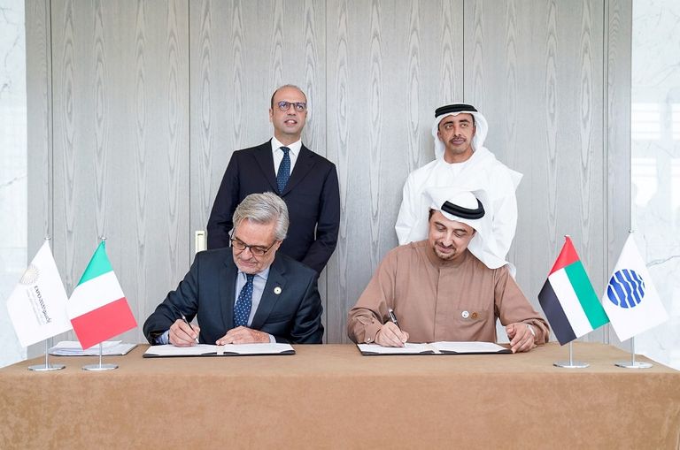 التوقيع على عقد مشاركة إيطاليا في معرض إكسبو الدولي 2020 في دبي الشيخ عبدالله بن زايد آل نهيان ونظيره الإيطالي