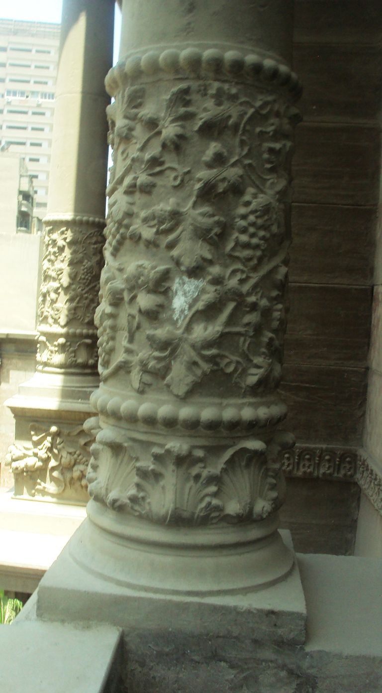 نقش على أعمدة قصر سعيد باشا حليم قصر الأمير سعيد حليم الأثري يقع في القاهرة