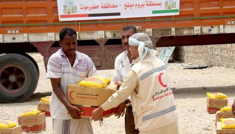 الهلال الأحمر الإماراتي يقدم مساعدات في اليمن