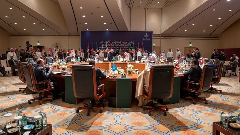 اجتماع وزراء خارجية دول التحالف لدعم الشرعية في اليمن الشيخ عبدالله بن زايد آل نهيان وزير الخارجية والتعاون الدولي