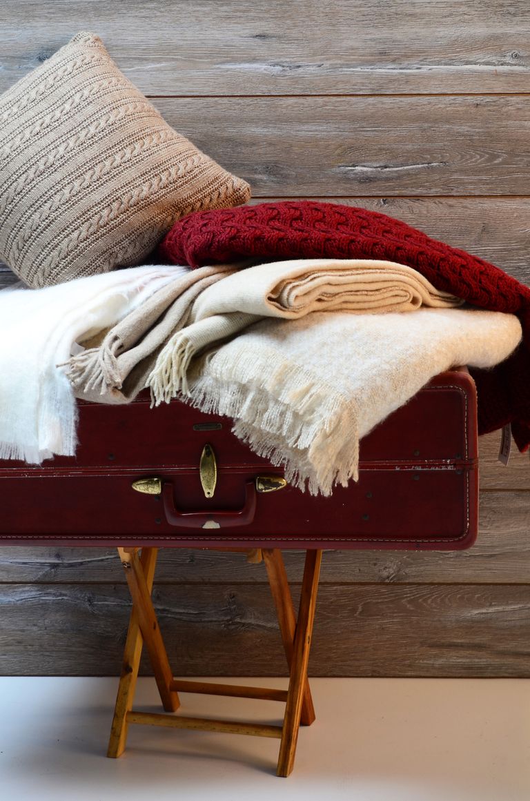 غطاء أحمر إكسسوارات منزلية ديكورات منزلية باللون الأحمر