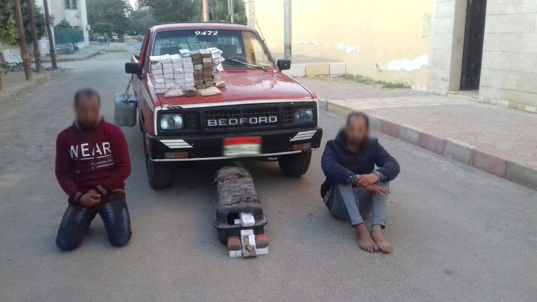 الجيش المصري يحبط عملية ارهابية قبل استهدافها القوات بشمال سيناء الجيش المصري يحبط عملية إرهابية قبل استهدافها القوات بشمال سيناء