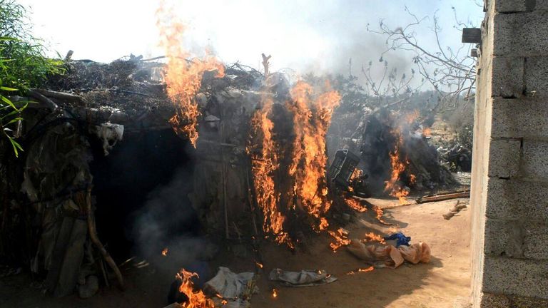 الجيش المصري يحبط عملية ارهابية قبل استهدافها القوات بشمال سيناء الجيش المصري يحبط عملية إرهابية قبل استهدافها القوات بشمال سيناء