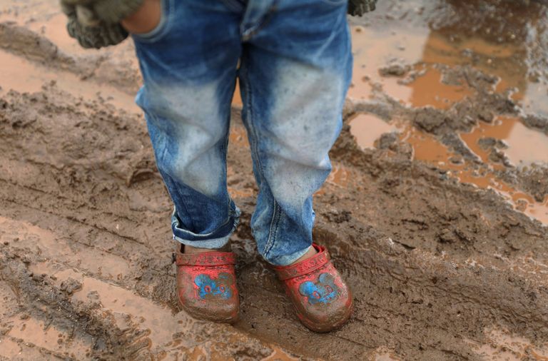 أطفال اللاجئين أكثر معاناة معاناة اللاجئين السوريين من البرد القارس