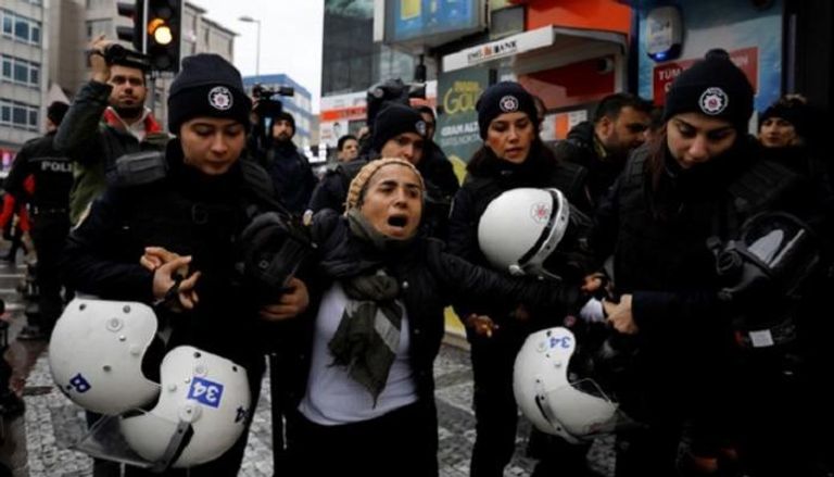 الشرطة التركية تقمع الاحتجاجات ضد عملية عفرين