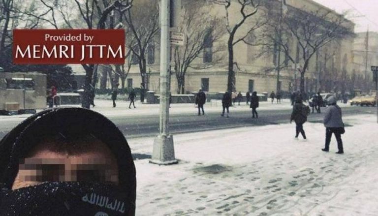  داعشي ينشر صورته من أمام متحف بنيويورك