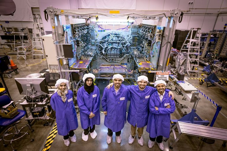 استعدادات إطلاق القمر الاصطناعي "إلياه 3"