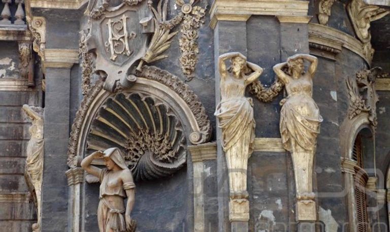 القصر من علامات شارع الظاهر بوسط القاهرة