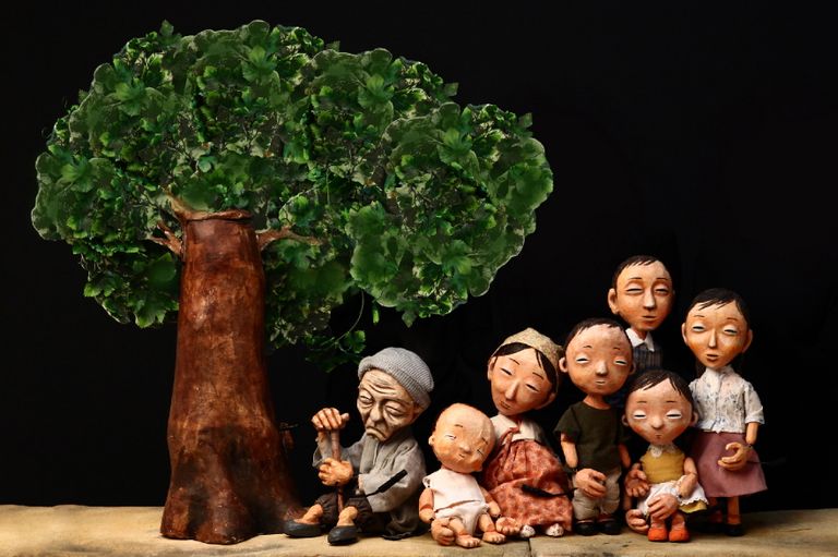 عرض الصبي والشجرة فرقة القصر الملكي في يوجياكارتا