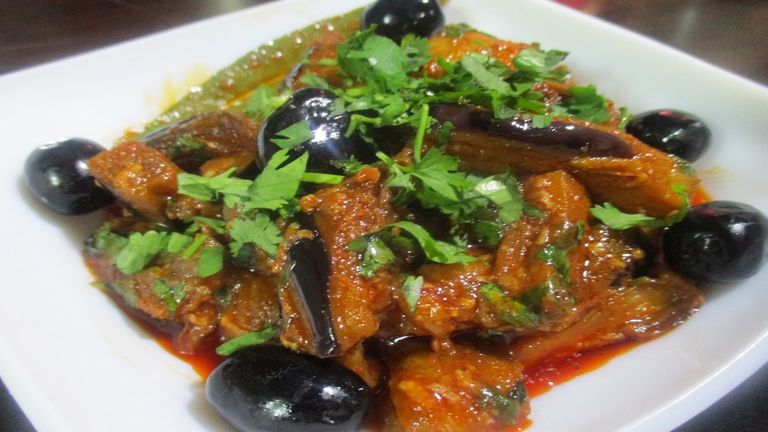 طبق القاضي وجماعته