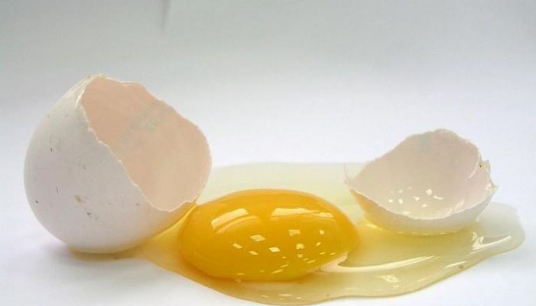 بيضة مكسورة