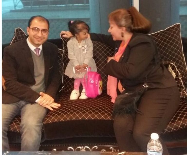 أقصر امرأة في العالم تصل القاهرة استقبال أقصر امرأة في العالم بالقاهرة