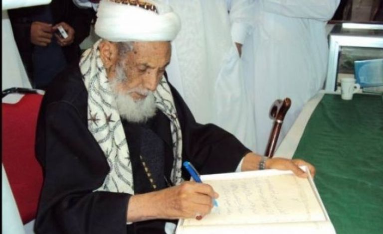 مفتي اليمن المقال محمد العمراني هو مفتي اليمن رغم قرار الحوثي بإقالته العام الماضي