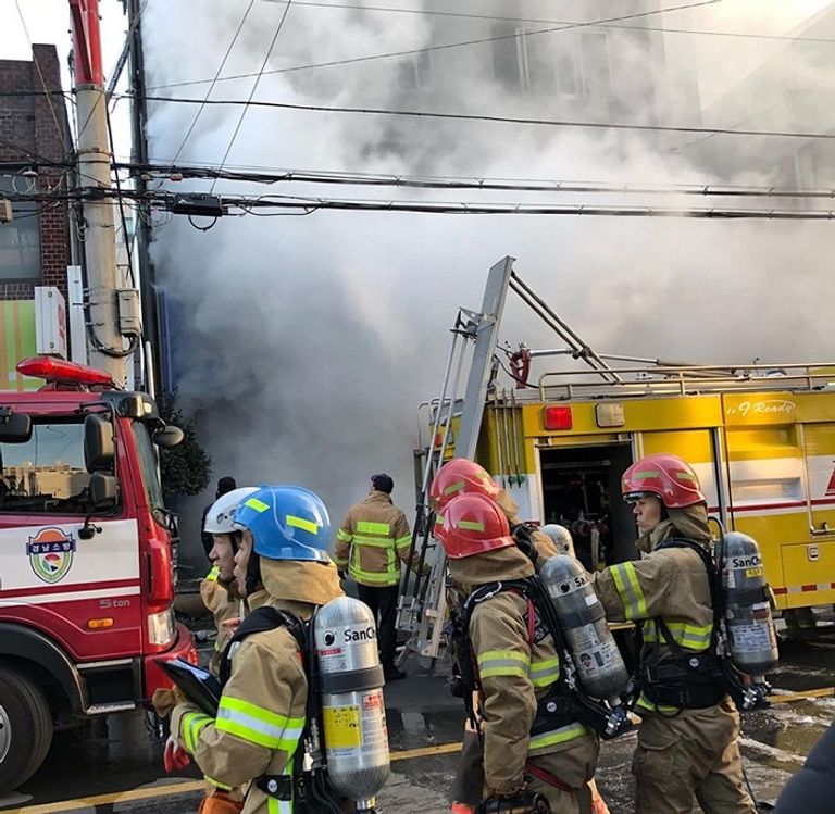 موقع الحريق في مستشفى بمدينة ميريانج