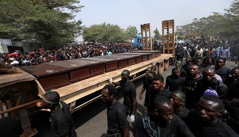 جنازة لعدد من القتلى سقطوا في أعمال عنف طائفي بوسط نيجيريا