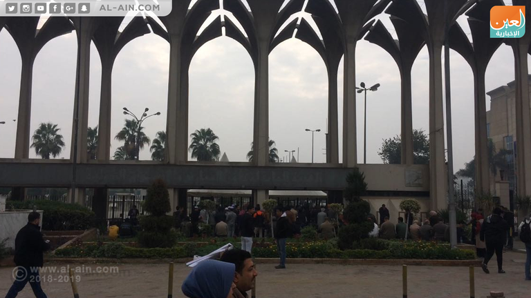 إقبال كثيف في الساعات الأولى لمعرض القاهرة للكتاب