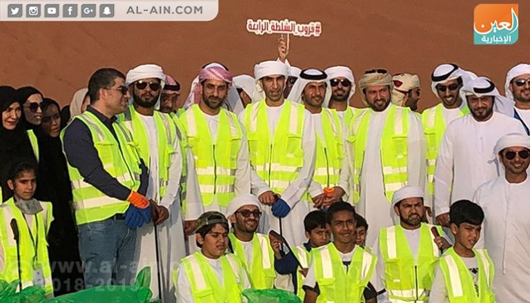 صورة جماعية بعد إطلاق الحملة  إطلاق حملة بيئتي مسؤوليتي الوطنية من الشارقة