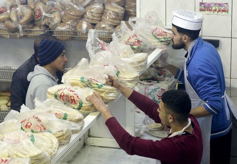 حركة بيع الخبز في الأردن كانت شبه طبيعية - الفرنسية تطبيق زيادة أسعار الخبز في الأردن - الفرنسية
